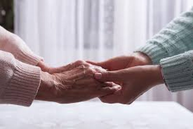 Supporting a Loved One in Hospice: Strategies for Caregivers